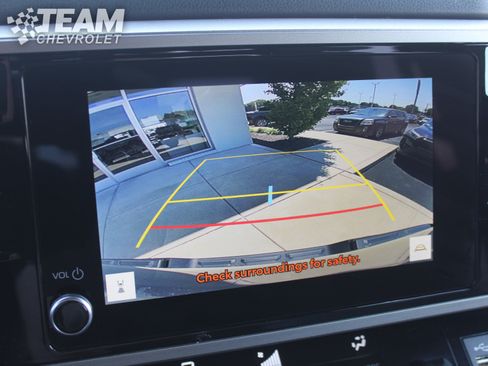 Used 2025 Toyota Tundra SR5 AWD/4WD image 17