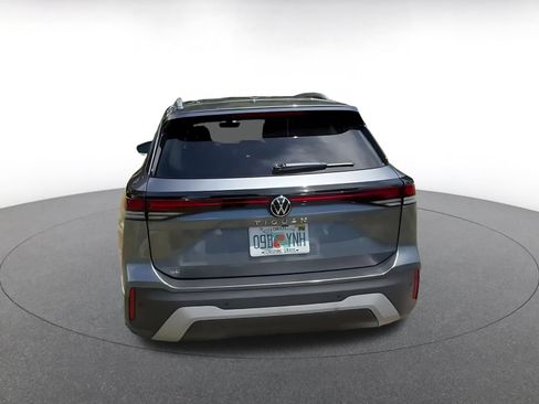 Used 2026 Volkswagen Tiguan SE FWD image 12