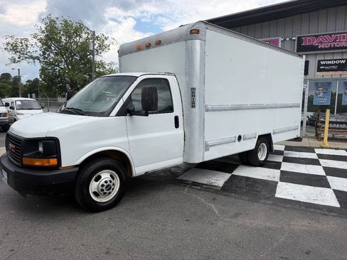 Used 2006 GMC Savana 3500 RWD image 2