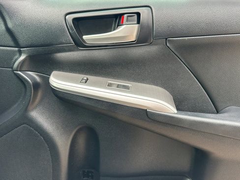 Used 2013 Toyota Camry SE image 19