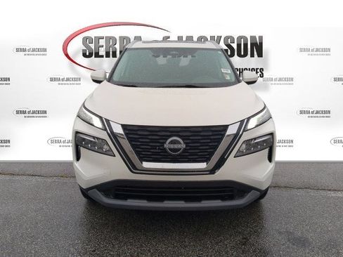 Used 2023 Nissan Rogue SV w/ SV Premium B Package FWD image 3