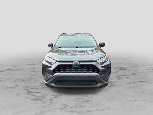 Used 2020 Toyota RAV4 LE image 3
