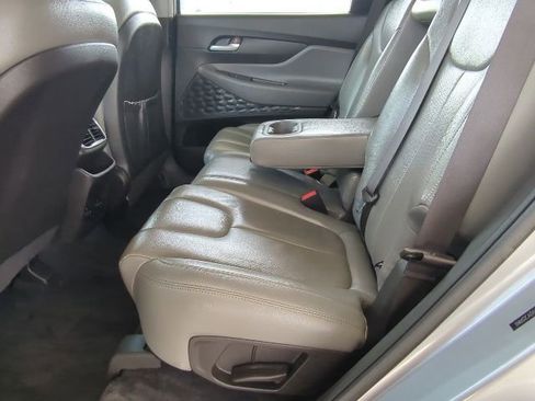 Used 2020 Hyundai Santa Fe SE image 17