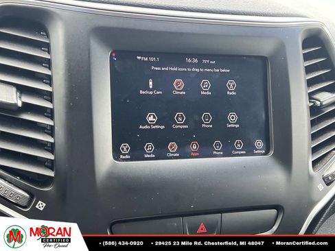 Used 2019 Jeep Cherokee Latitude w/ Popular Appearance Group AWD/4WD image 19