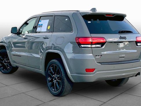 Used 2019 Jeep Grand Cherokee Altitude AWD/4WD image 12
