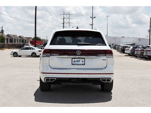 Used 2024 Volkswagen Atlas SEL Premium R-Line AWD/4WD image 4