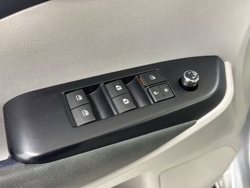 Used 2019 Toyota Highlander LE image 19