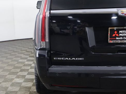 Used 2016 Cadillac Escalade Platinum image 19