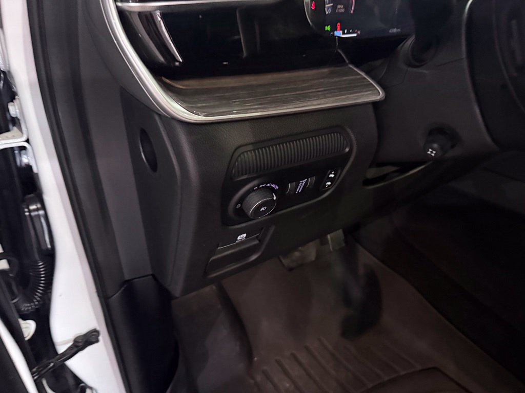 Used 2022 Jeep Wagoneer Series III w/ Premium Group I AWD/4WD image 14