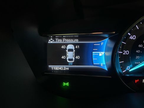 Used 2019 Ford Explorer XLT w/ Equipment Group 202A AWD/4WD image 48