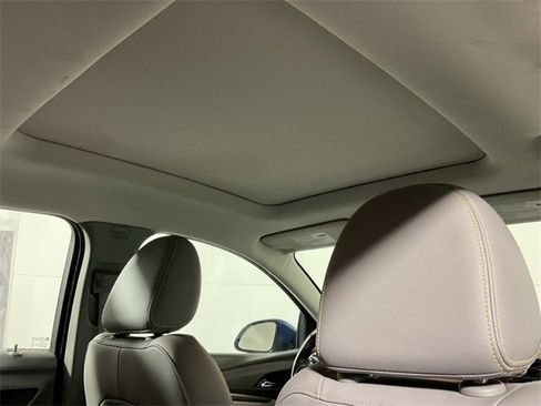 Used 2023 Chevrolet Bolt EUV Premier w/ Sun & Sound Package image 2