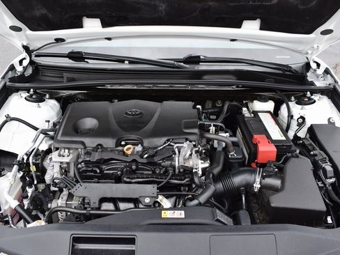 Used 2019 Toyota Camry SE image 16