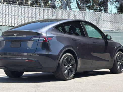 Used 2024 Tesla Model Y Long Range AWD/4WD image 9