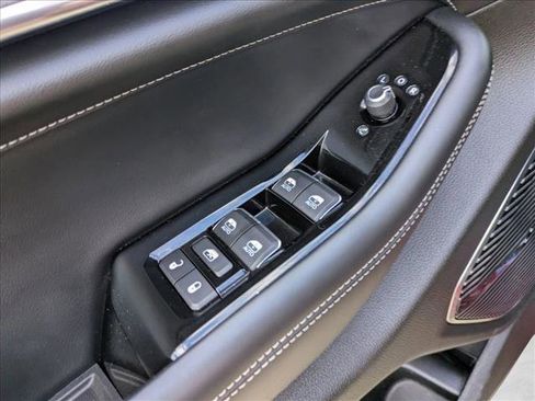 Used 2022 Jeep Grand Cherokee L Overland image 12