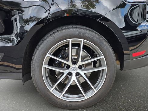 Used 2023 Porsche Macan AWD/4WD image 37