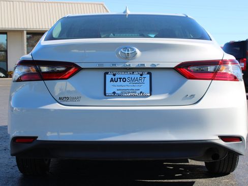 Used 2023 Toyota Camry LE image 5