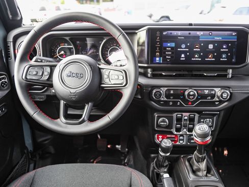 Used 2024 Jeep Wrangler Unlimited Rubicon image 3