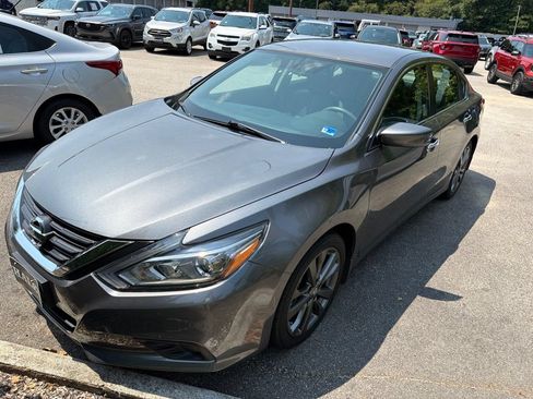 Used 2018 Nissan Altima 2.5 SR w/ SR Special Edition FWD image 4