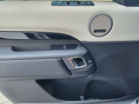 Certified 2023 Land Rover Discovery S R-Dynamic image 24