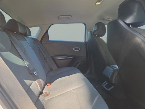 Used 2025 Kia K4 LXS FWD image 32