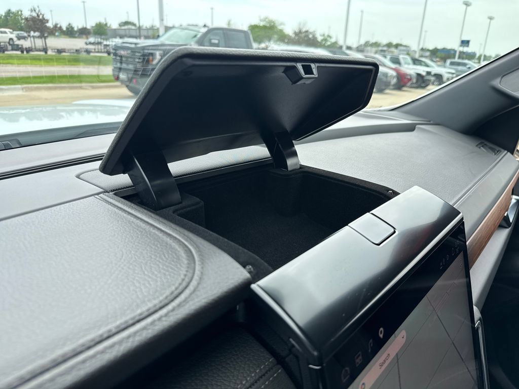 Used 2025 GMC Yukon XL Denali w/ Sun & Power Step Package AWD/4WD image 35