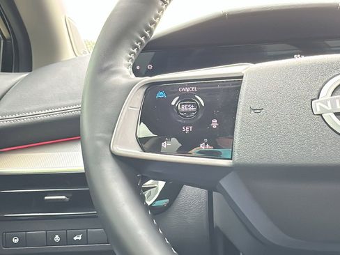 Used 2025 Nissan Murano SL image 16