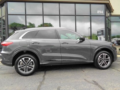 Used 2025 Audi Q5 Premium w/ Convenience Package AWD/4WD image 4