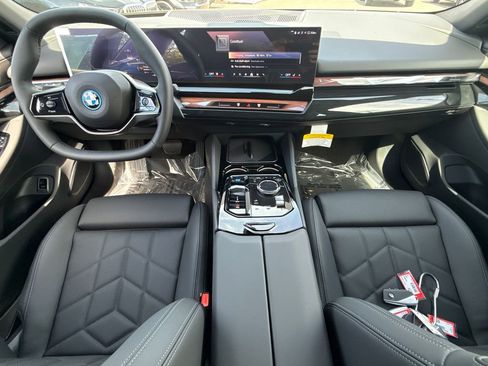 New 2026 BMW i5 eDrive40 w/ Premium Package RWD image 19