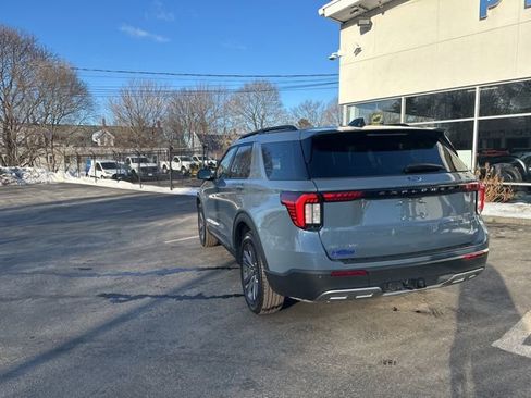 Used 2025 Ford Explorer Active w/ Active Comfort Package image 5