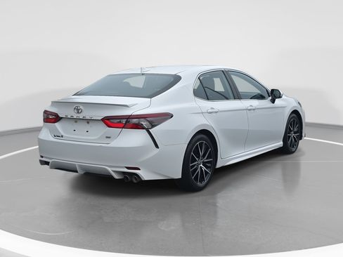 Used 2021 Toyota Camry SE image 5