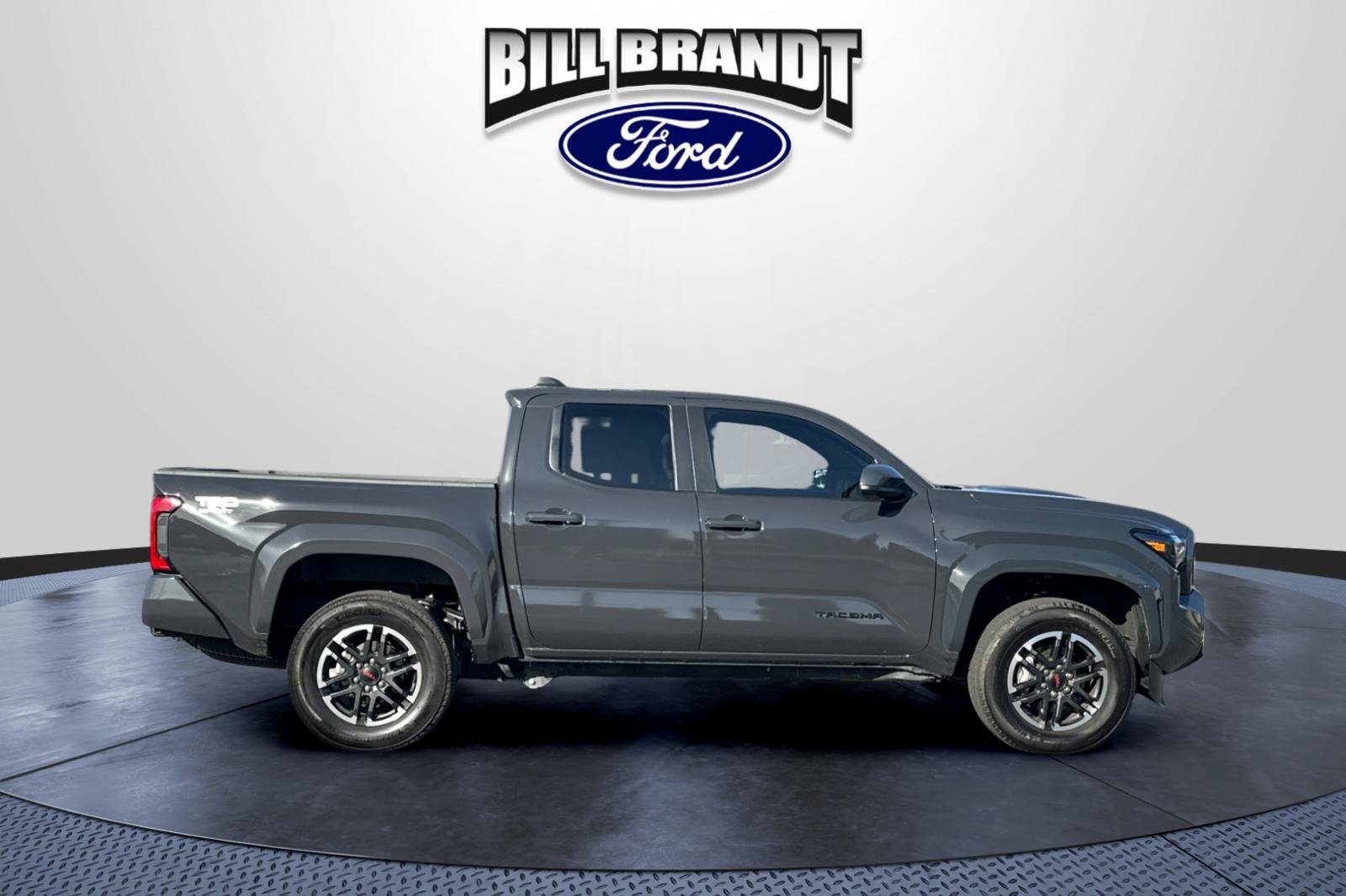 Used 2025 Toyota Tacoma TRD Sport AWD/4WD image 2