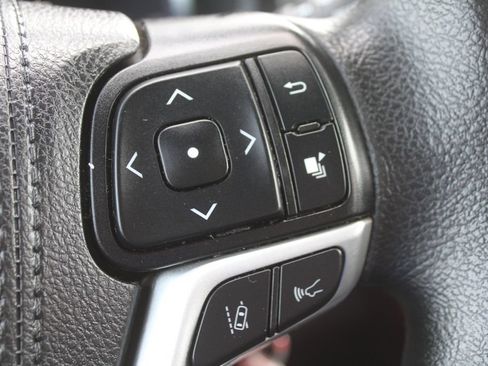 Used 2019 Toyota Highlander LE FWD image 29