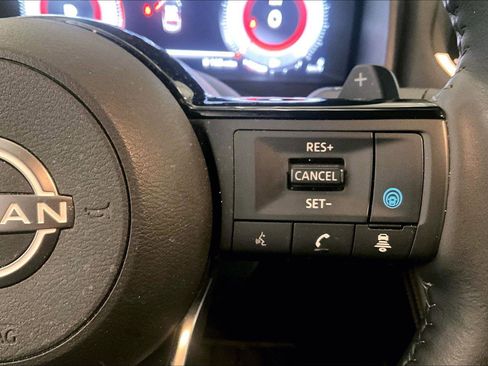 Used 2023 Nissan Rogue Platinum image 18