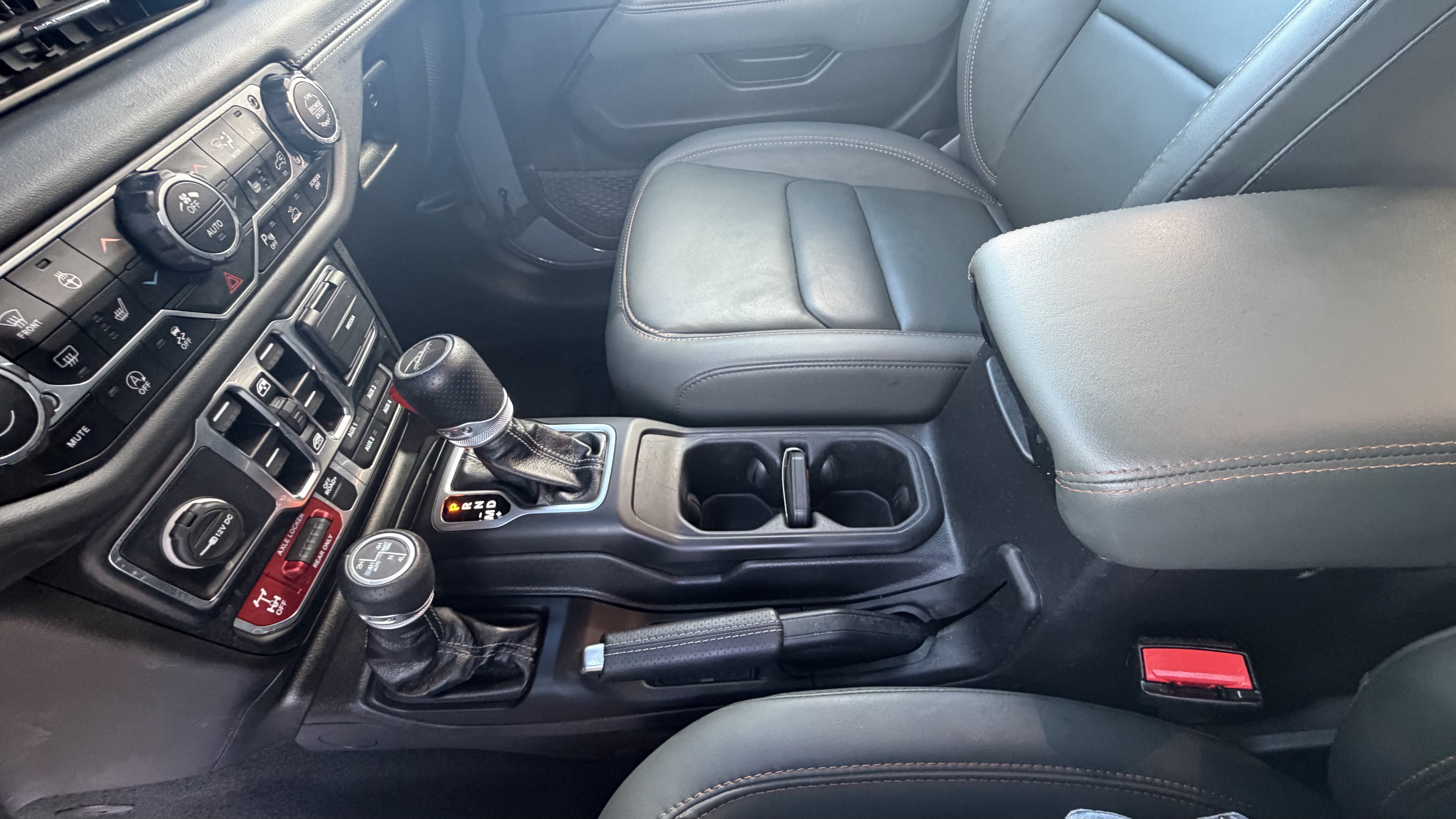 Used 2024 Jeep Gladiator Mojave AWD/4WD image 31