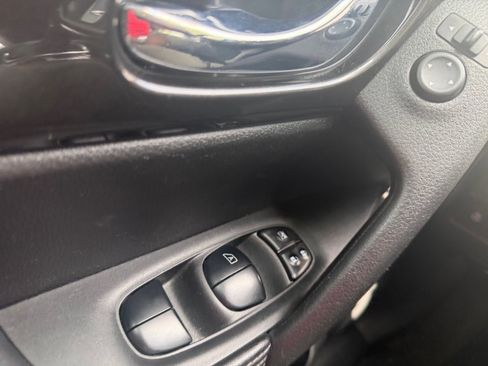 Used 2019 Nissan Rogue SV w/ Premium Package FWD image 36