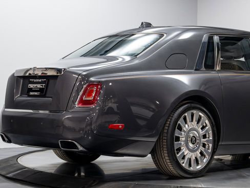 Used 2019 Rolls-Royce Phantom Sedan image 17