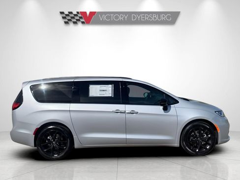 New 2026 Chrysler Pacifica Select image 9