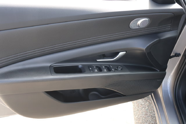 Used 2024 Hyundai Elantra Limited FWD image 10