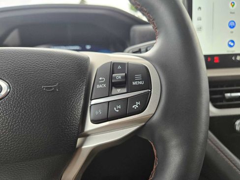 Used 2025 Ford Explorer Active w/ Active Comfort Package RWD image 32