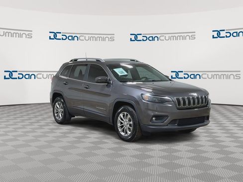 Used 2019 Jeep Cherokee Latitude Plus image 2