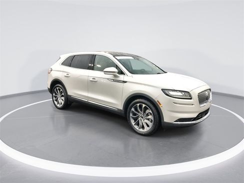 Used 2022 Lincoln Nautilus Reserve image 2