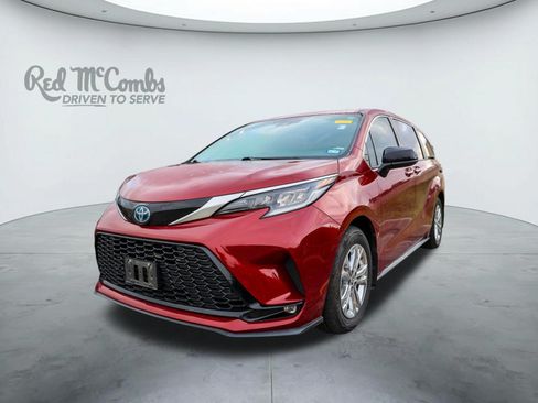 Used 2022 Toyota Sienna XSE w/ XSE Plus Package AWD/4WD image 1