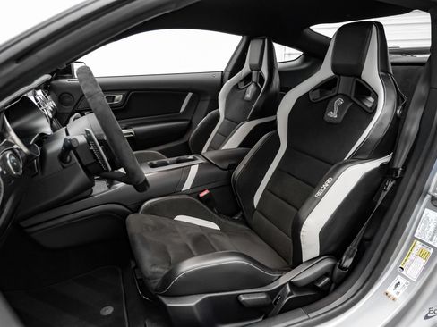Used 2022 Ford Mustang Shelby GT500 w/ Carbon Fiber Track Pack RWD image 48