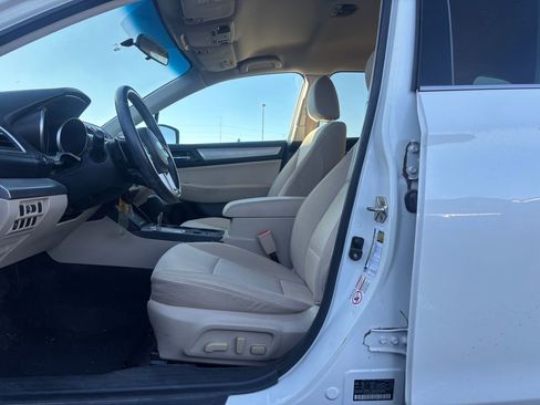 Used 2017 Subaru Outback 2.5i Premium image 3