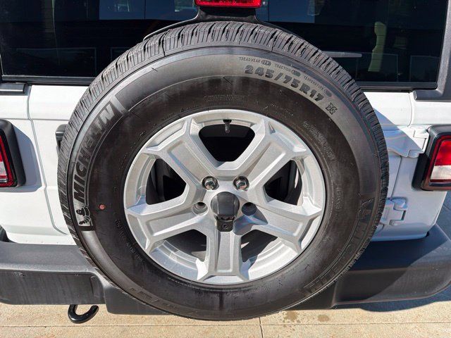 Used 2022 Jeep Wrangler Sport AWD/4WD image 11