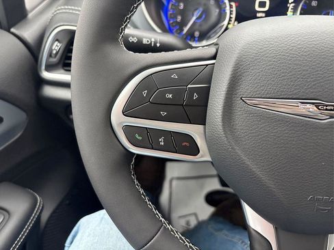 New 2026 Chrysler Pacifica Limited w/ Uconnect Theater Family Group image 26