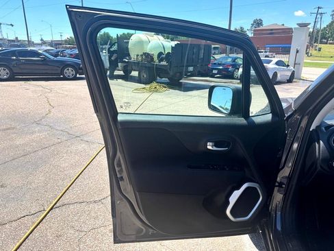 Used 2020 Jeep Renegade Sport w/ Sport Appearance Group image 20