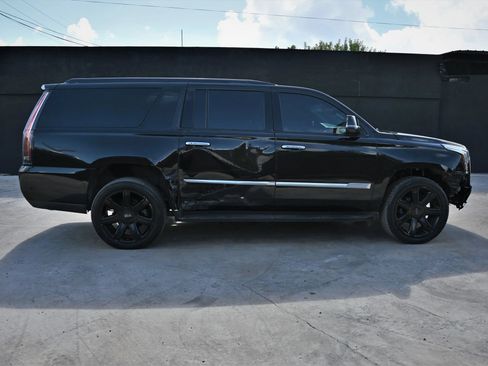 Used 2019 Cadillac Escalade ESV Premium Luxury AWD/4WD image 7