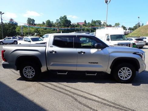 Used 2022 Toyota Tundra SR5 AWD/4WD image 9