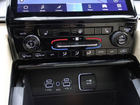 Used 2023 Jeep Grand Cherokee Limited image 49